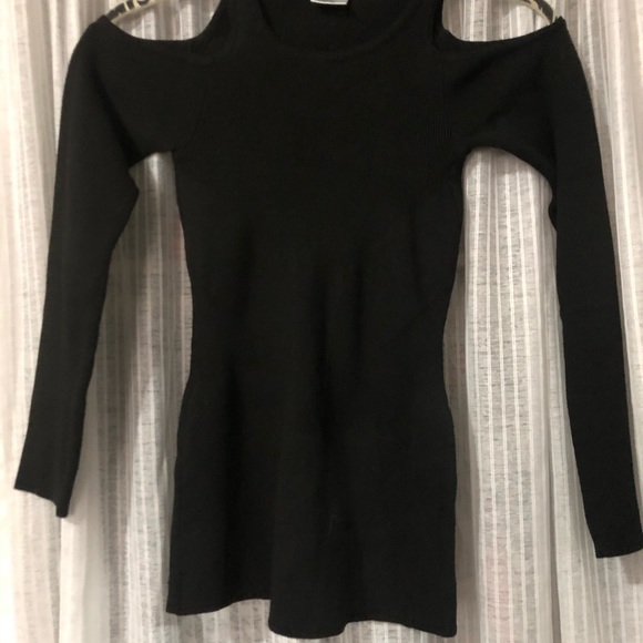 Seduction Shoulder Cut Off Long Sleeve - Picture 6 of 6